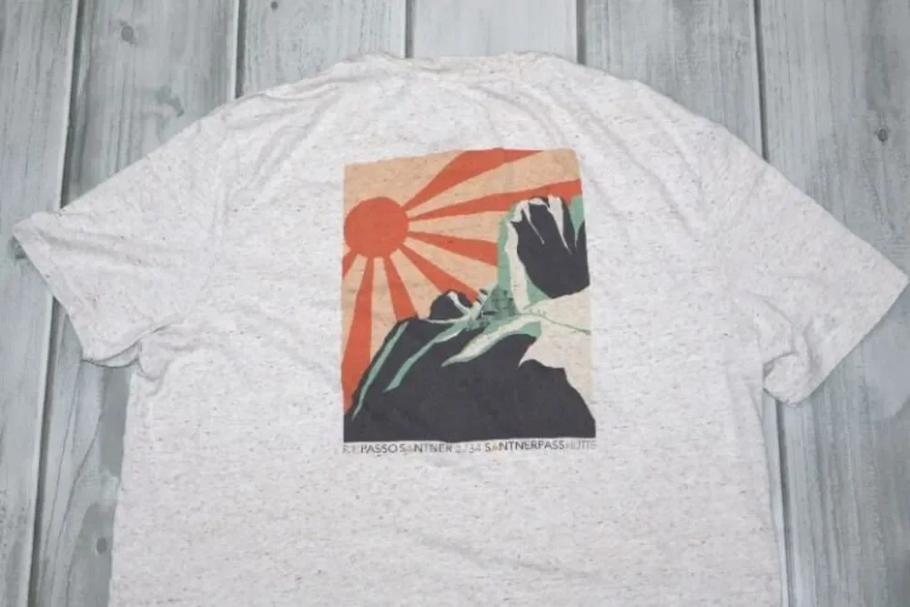 Santnerpasshütte Rifugio Passo Italian Dolomites Alps Men's Tshirt Sz L Beige
